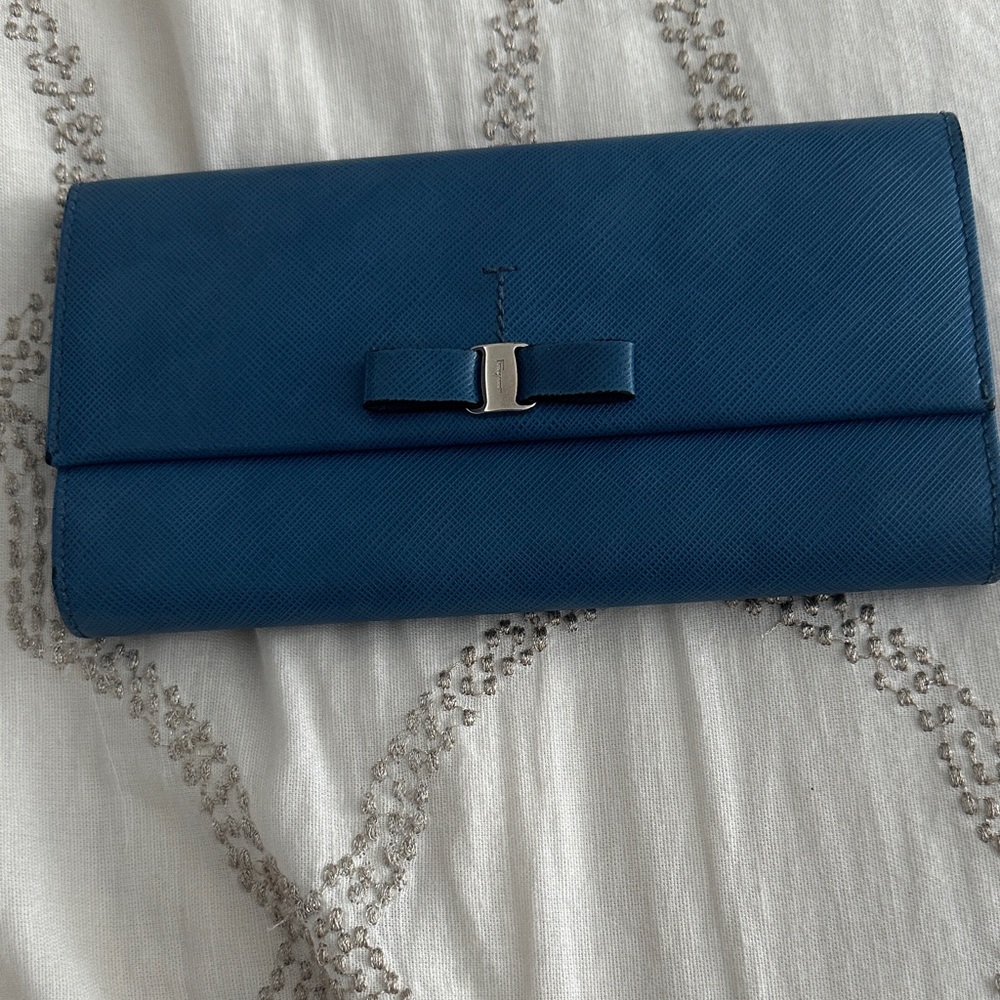 Ferragamo blue wallet bow pristine vintage trifold zip coin storage - Picture 2 of 13